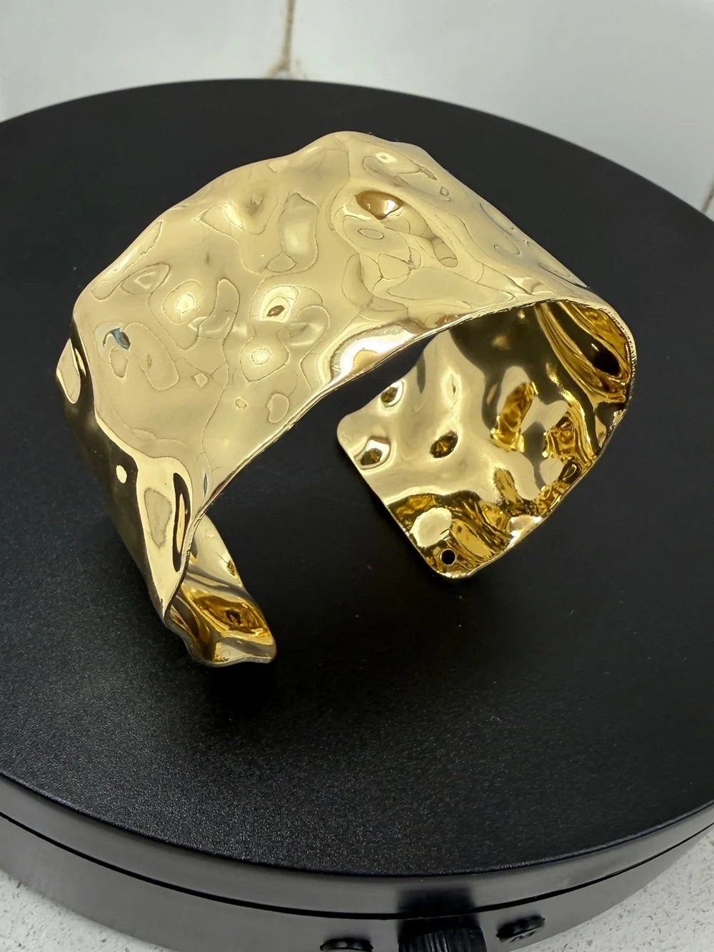 N/A elegant gold
